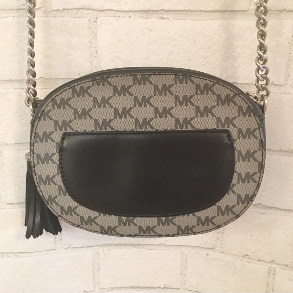 Micheal Kors Signature Ginny Messenger Crossbody - Picture 6 of 10